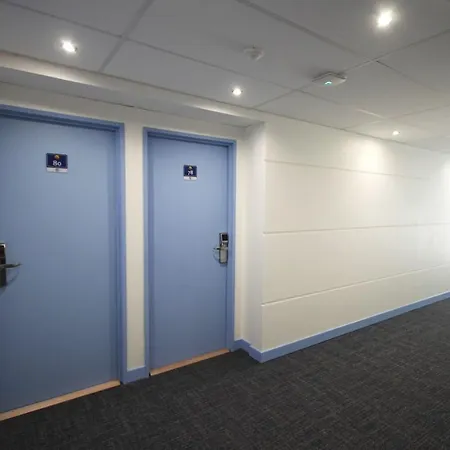 Greet Bordeaux Aeroport Otel 2*