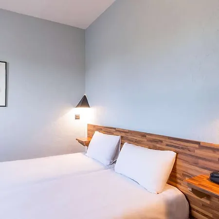 Greet Bordeaux Aeroport Otel 2*