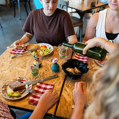 Greet Bordeaux Aeroport מלון 2*