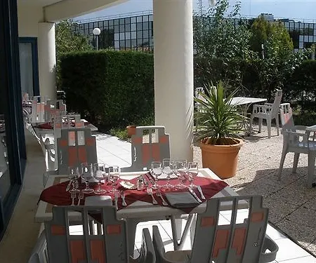 Greet Bordeaux Aeroport Hotel 2*