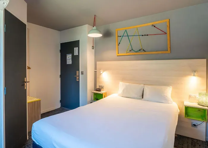 Greet Bordeaux Aeroport מלון 2*